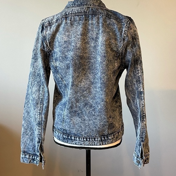 Liquor n Poker Jean jacket in a XSmall layer denim - Picture 3 of 10